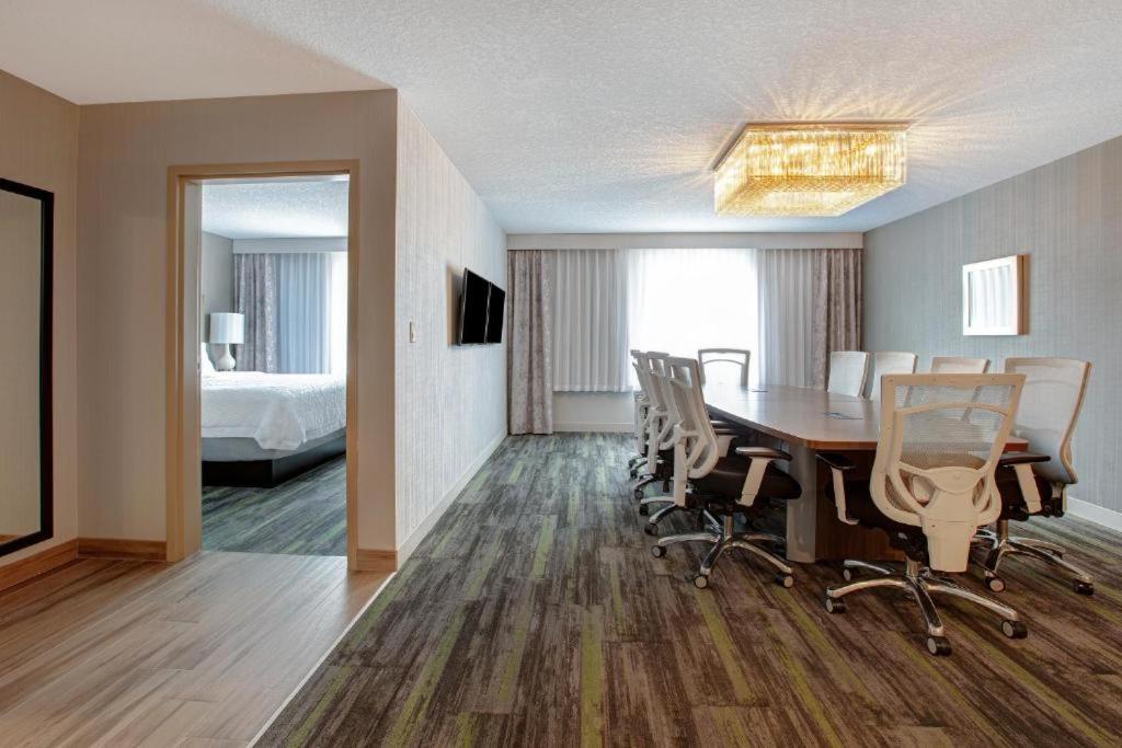 The Landing Hotel & Conference Centre St. Paul Extérieur photo